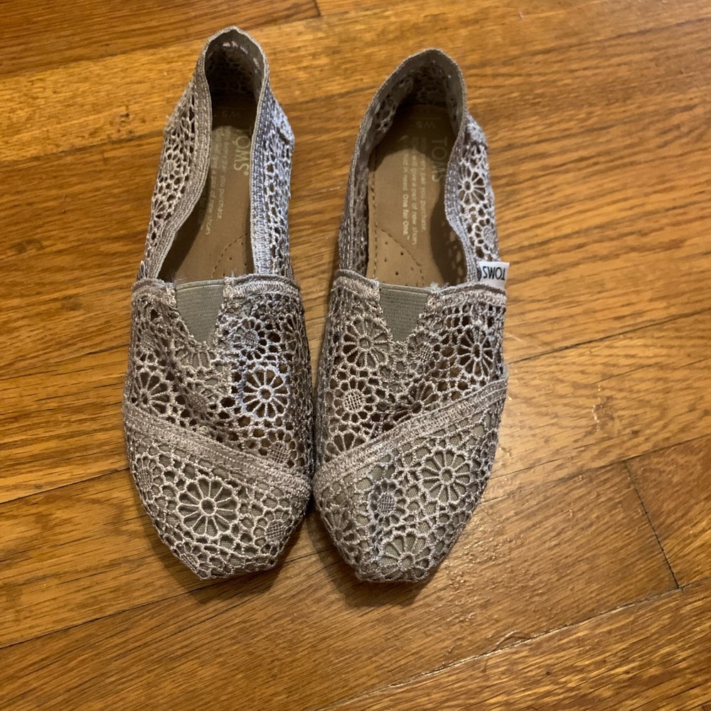 Toms Gray Flats with Intricate Crochet Design